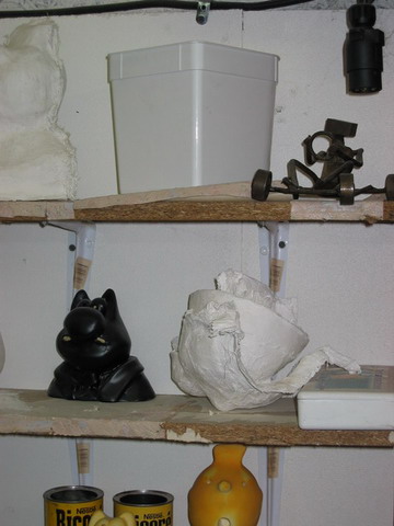 Le chat en noir a l'air moins gentil, non ?