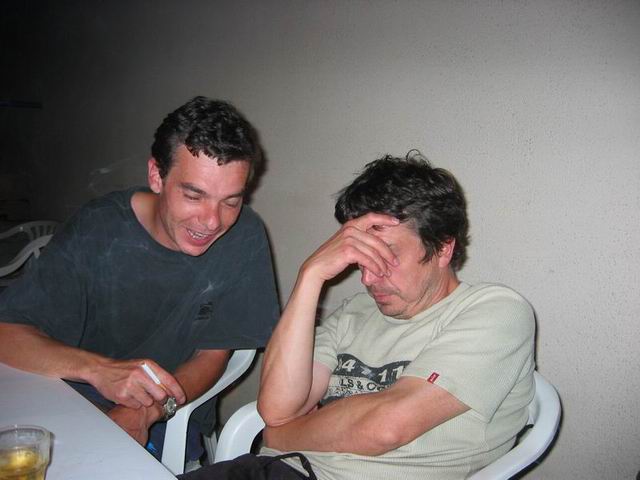Hubert est parti, et cela amuse beaucoup Eric
