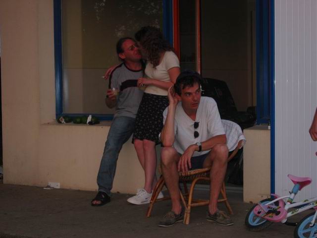 Et Jos conte fleurette  Nelly ! 